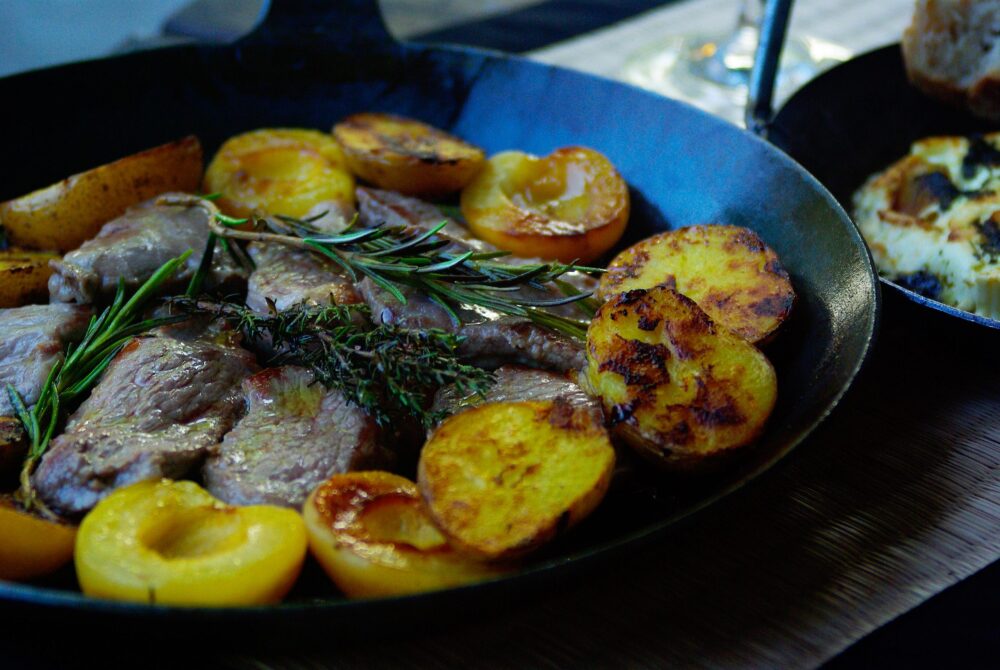 Lammsteak mit gebratenen Aprikosen